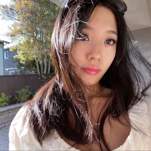 Meet your Posher, Cecilia - Picture 1 of 3